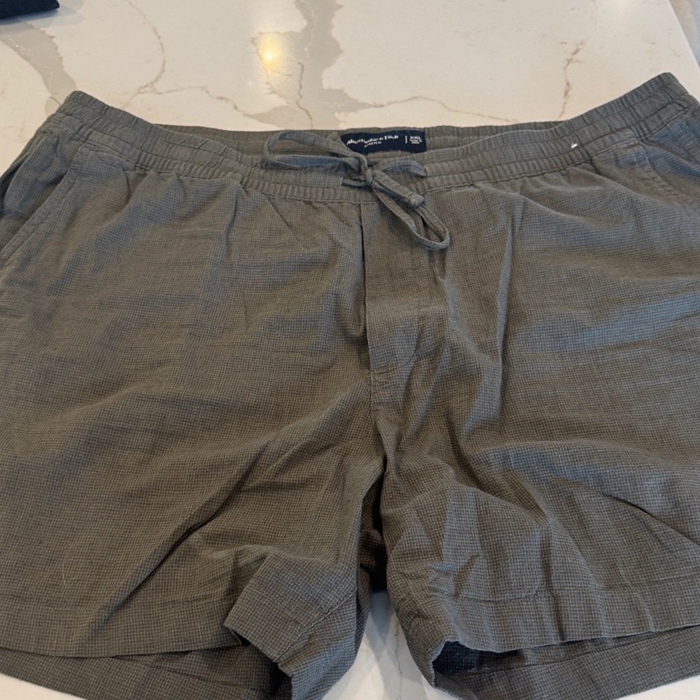 Sale 3/15 Stylish Gray/Green Waffle Knit Shorts